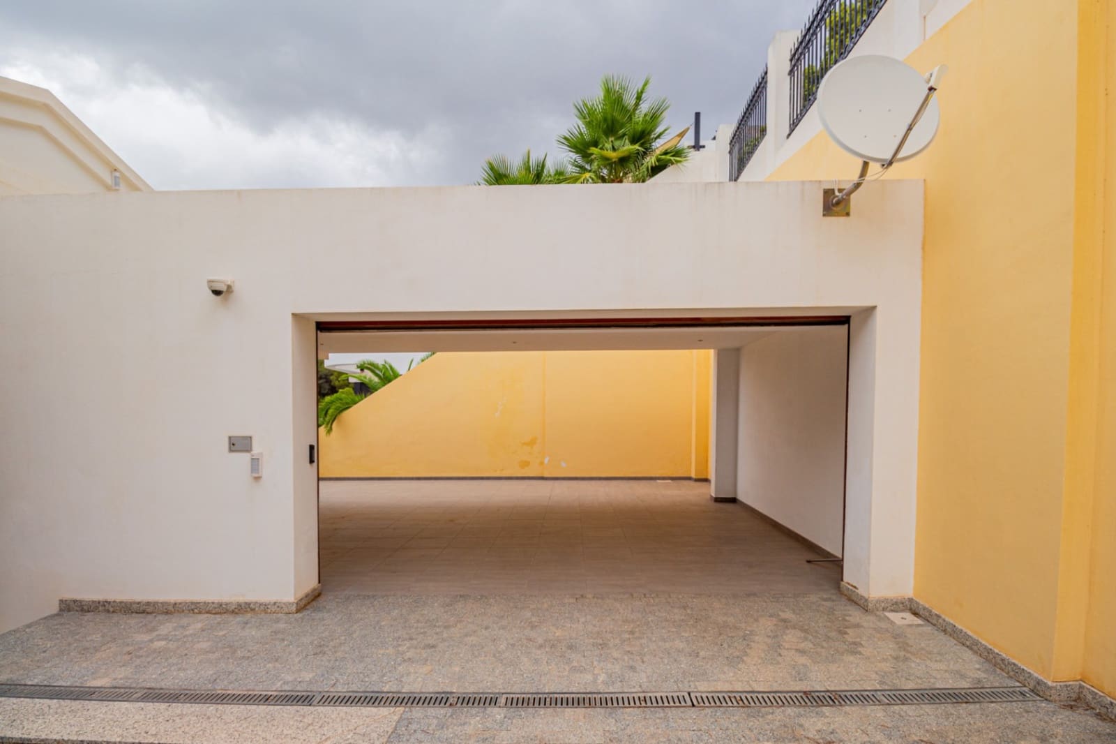 4 bedroom Villa for sale in Altea with pool garage - € 1,620,000 (Ref: 10156915)