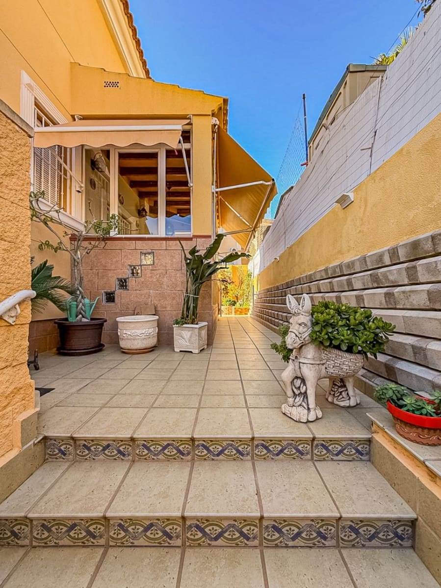 4 bedroom Villa for sale in La Nucia with pool garage - € 499,000 (Ref: 10159931)