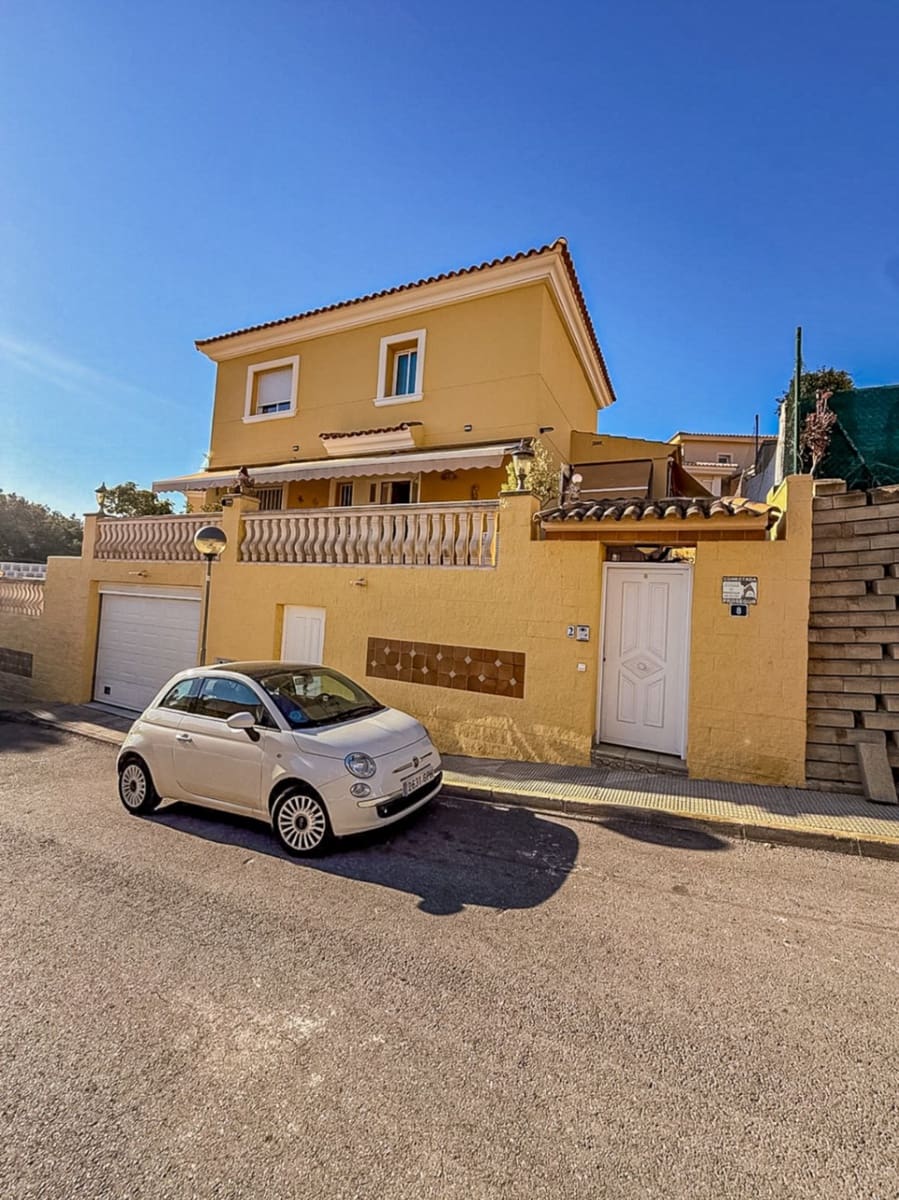 4 bedroom Villa for sale in La Nucia with pool garage - € 499,000 (Ref: 10159931)
