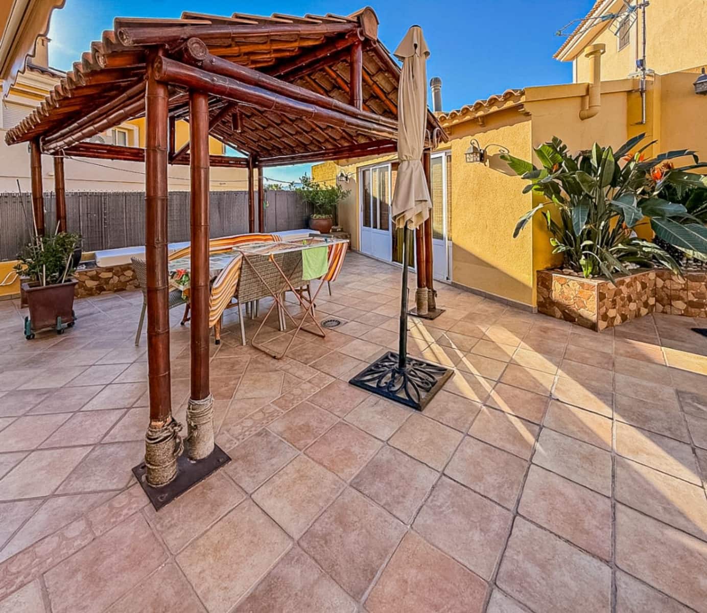 4 bedroom Villa for sale in La Nucia with pool garage - € 499,000 (Ref: 10159931)