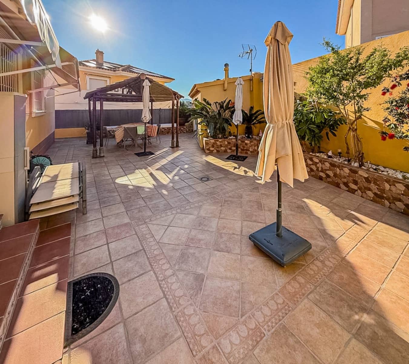 4 bedroom Villa for sale in La Nucia with pool garage - € 499,000 (Ref: 10159931)