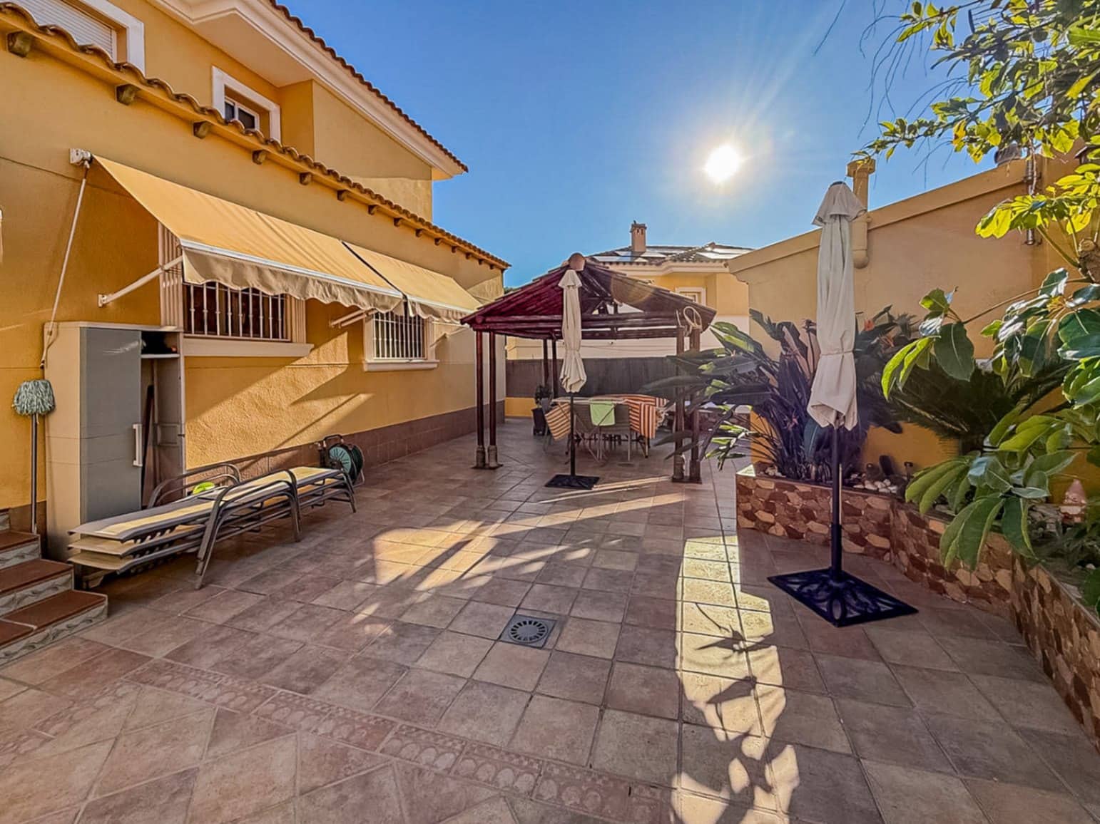 4 bedroom Villa for sale in La Nucia with pool garage - € 499,000 (Ref: 10159931)