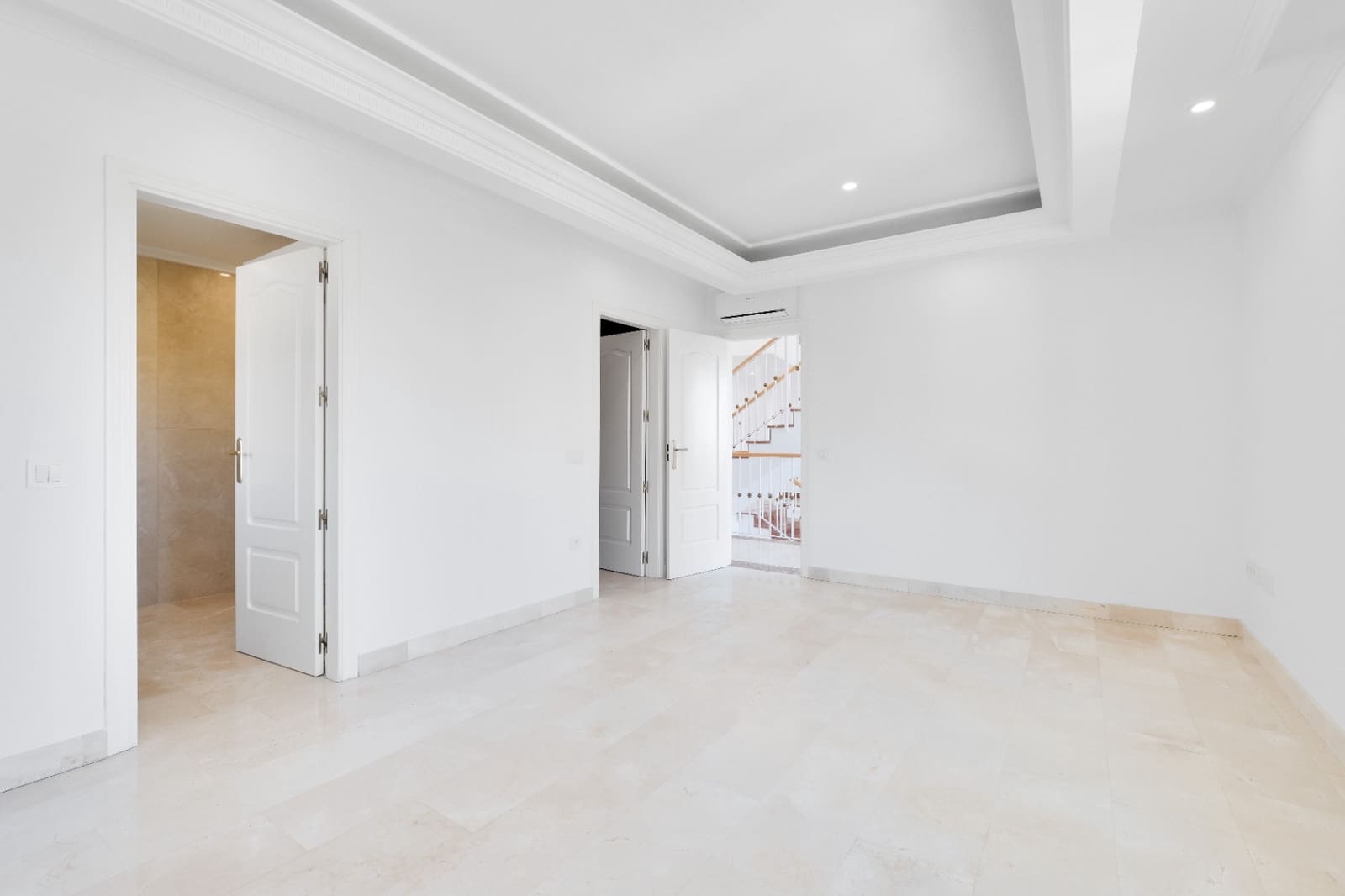 3 quarto Moradia para venda em La Nucia com piscina garagem - 1 300 000 € (Ref: 10166924)