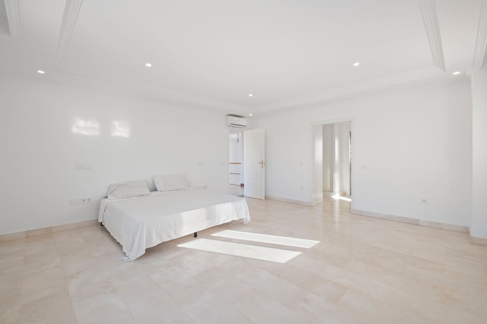 3 quarto Moradia para venda em La Nucia com piscina garagem - 1 300 000 € (Ref: 10166924)
