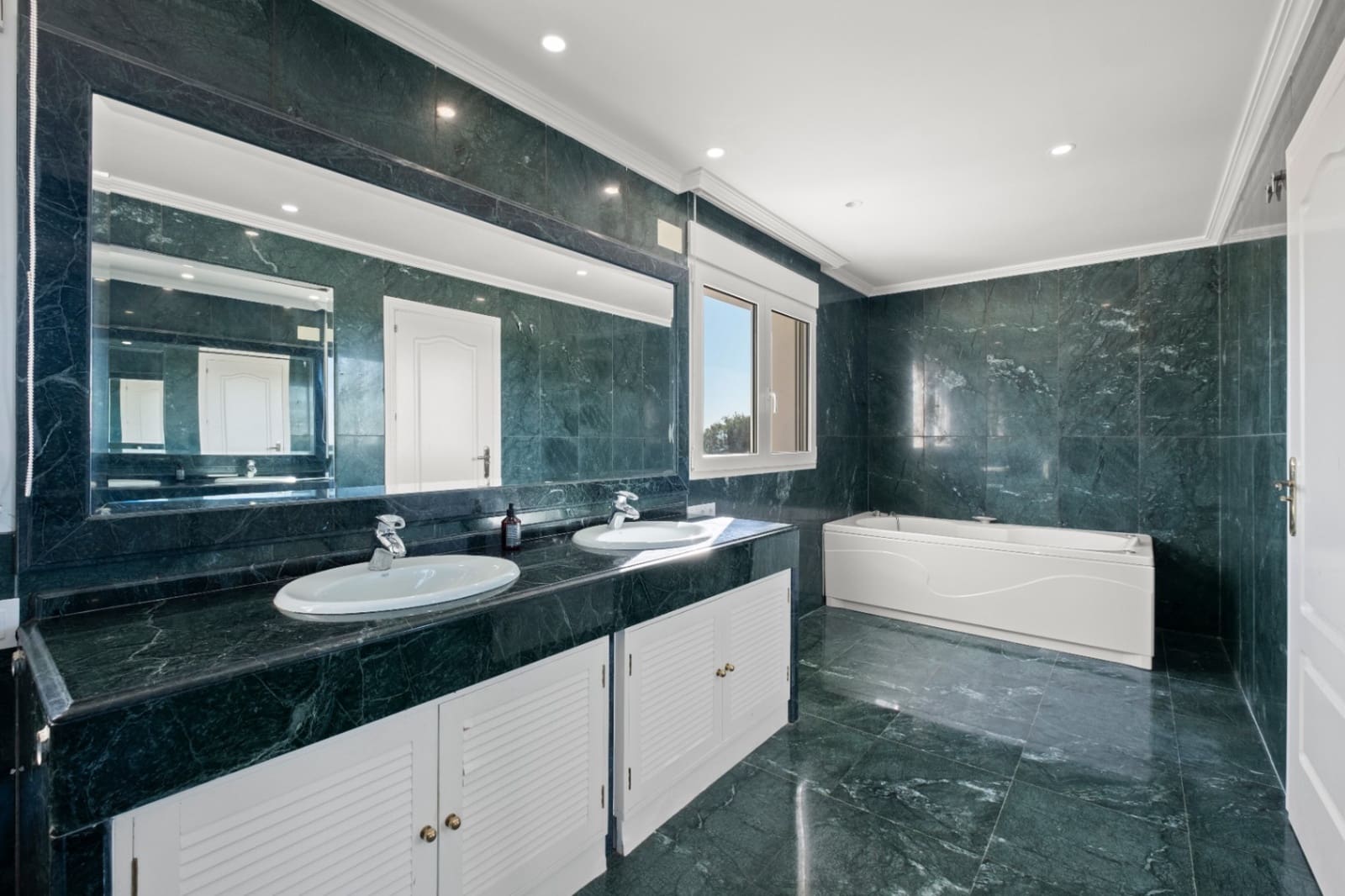3 quarto Moradia para venda em La Nucia com piscina garagem - 1 300 000 € (Ref: 10166924)