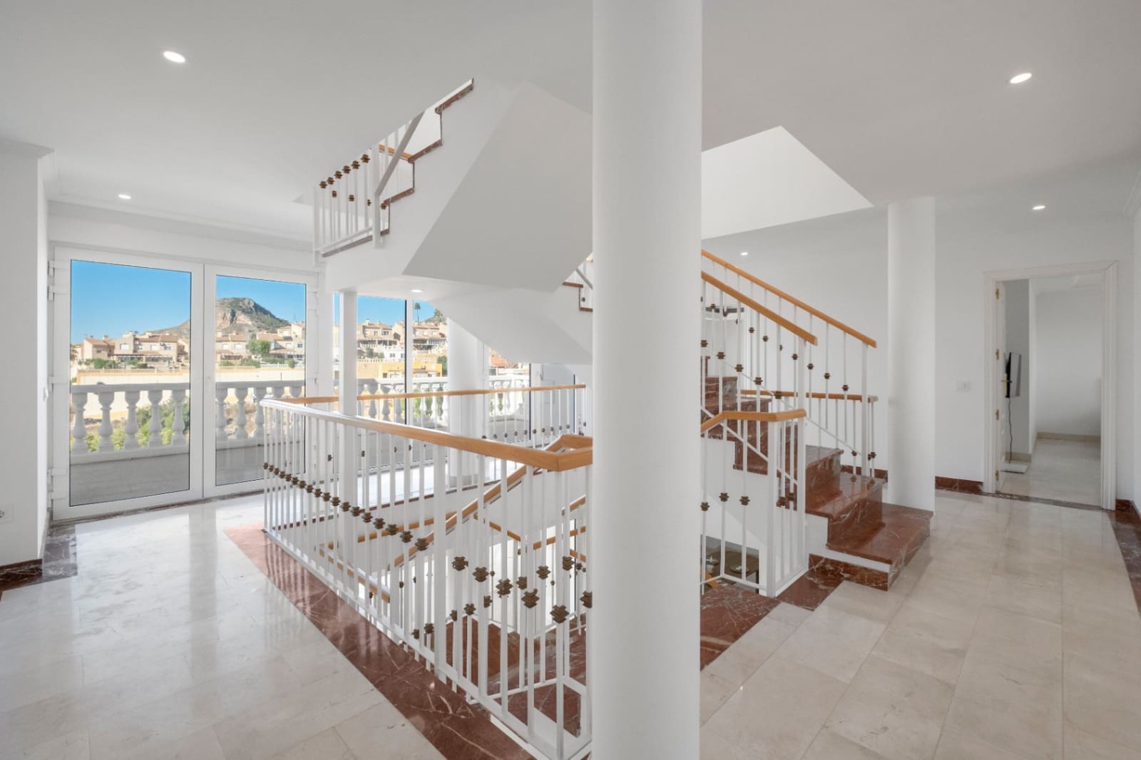 3 quarto Moradia para venda em La Nucia com piscina garagem - 1 300 000 € (Ref: 10166924)