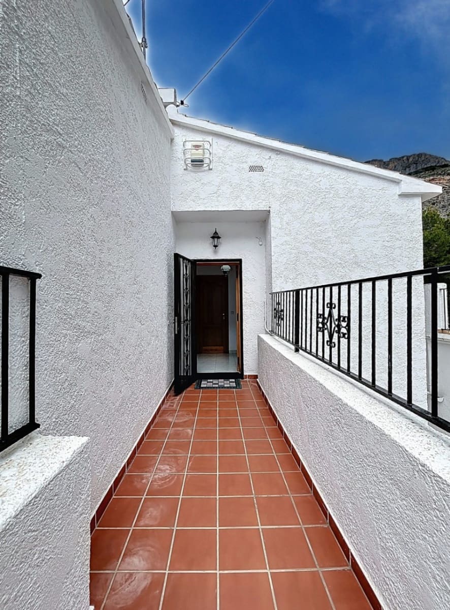 3 bedroom Villa for sale in Altea with pool garage - € 515,000 (Ref: 10169163)