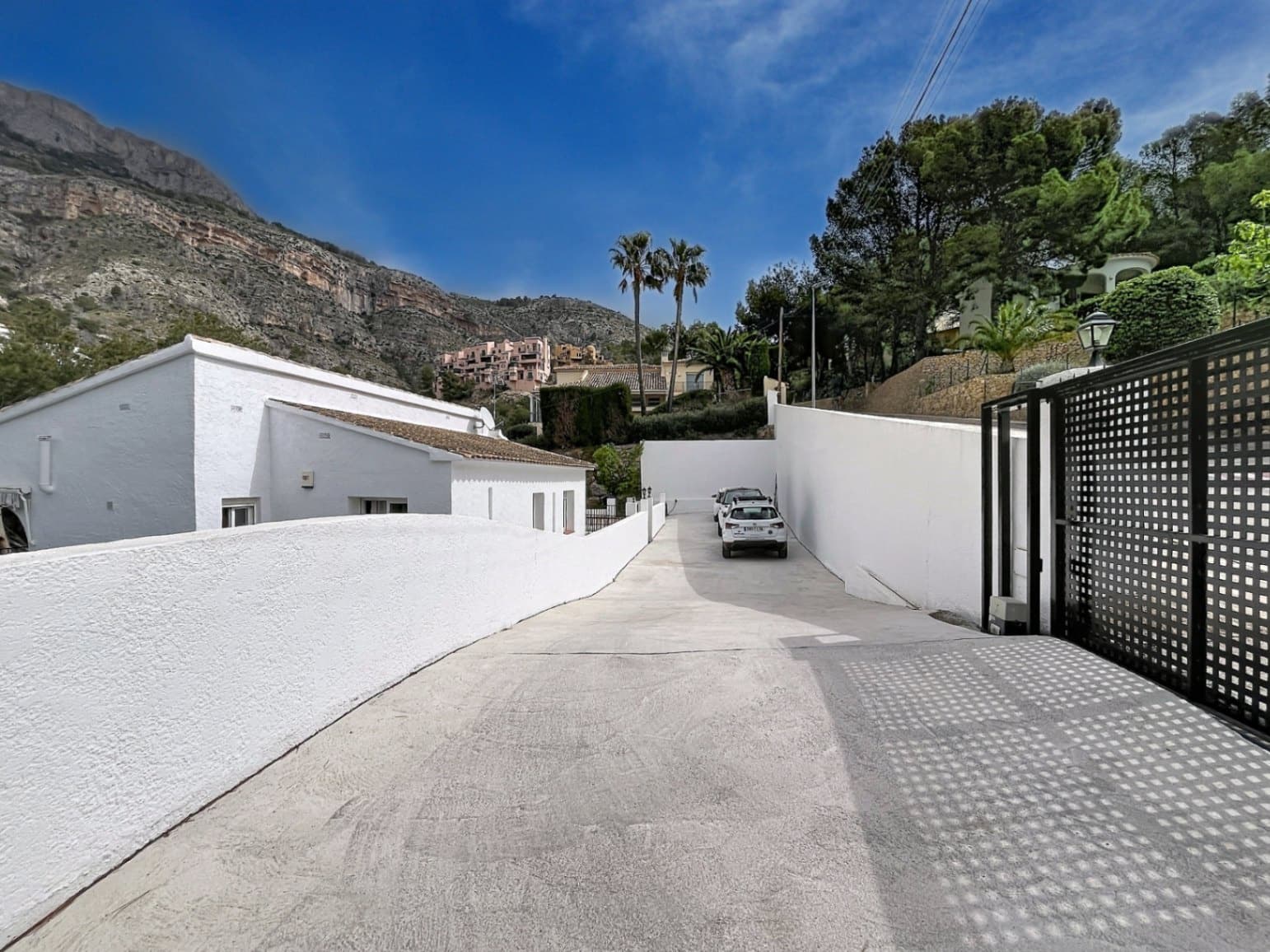 3 bedroom Villa for sale in Altea with pool garage - € 515,000 (Ref: 10169163)