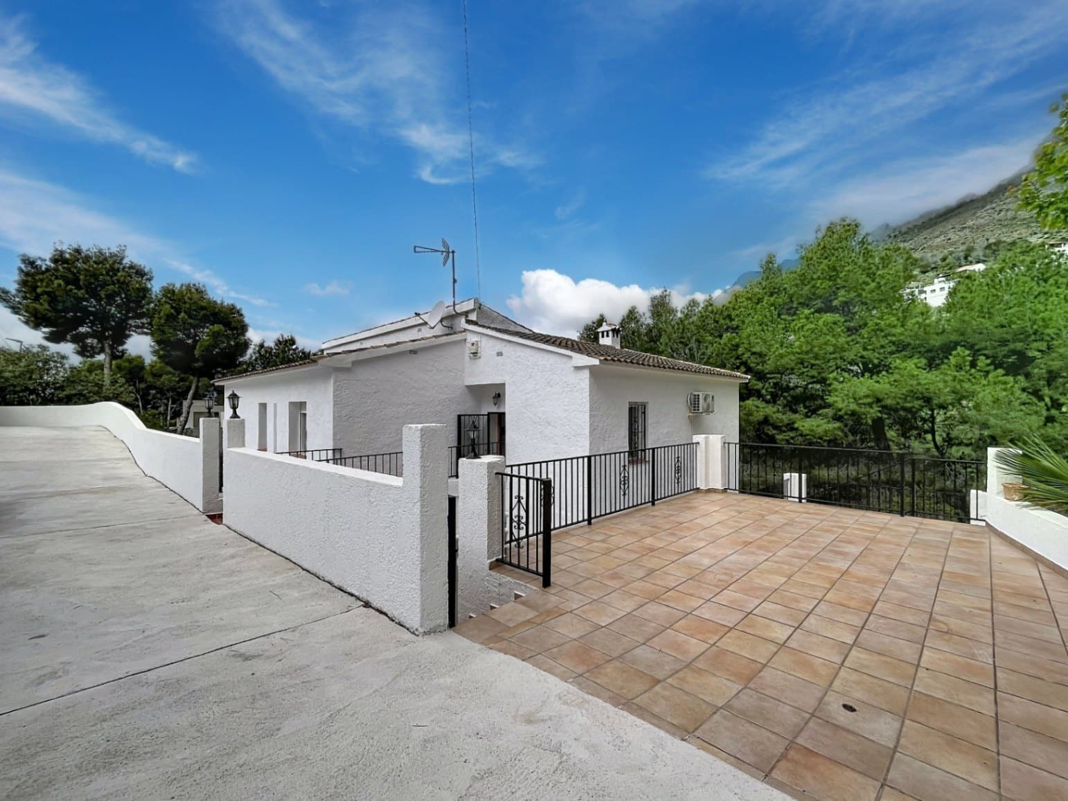 3 bedroom Villa for sale in Altea with pool garage - € 515,000 (Ref: 10169163)