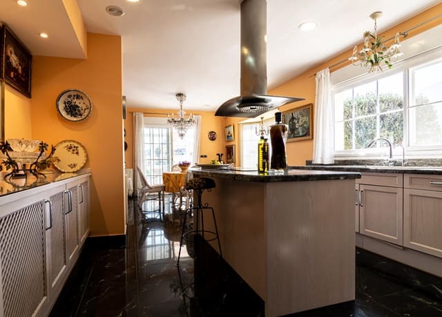 5 sypialnia Willa na sprzedaż w Coloma  , La Nucia z basenem garażem - 800 000 € (Ref: 6566660)