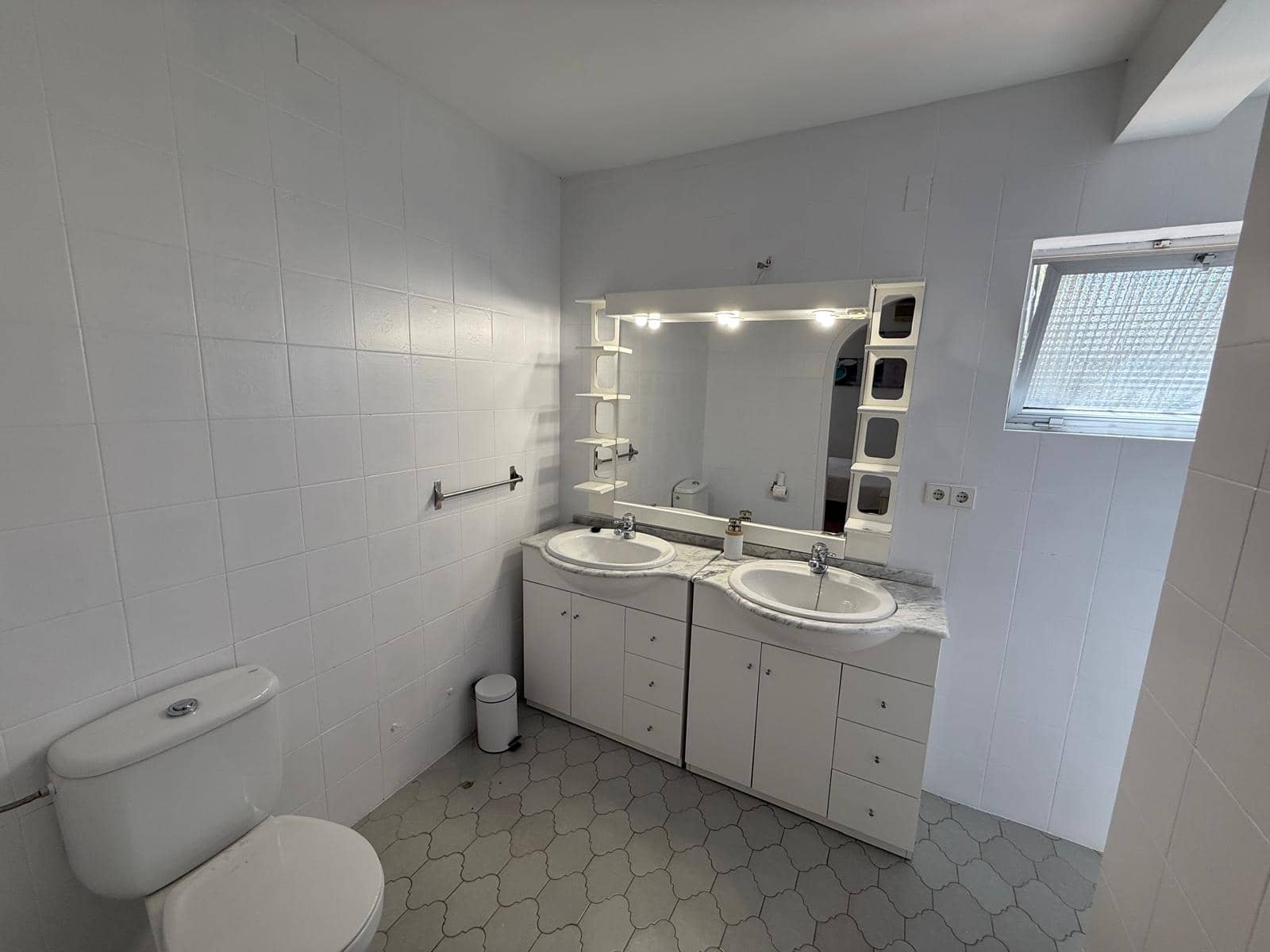 3 soverom Villa til leie i Alfaz del Pi / L'Alfas del Pi med svømmebasseng garasje - € 3 500 (Ref: 6566726)