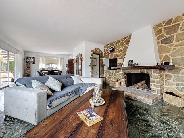 3 slaapkamer Villa te huur in Pueblo - Urbanizaciones, Alfaz del Pi / L'Alfàs del Pi met zwembad garage - € 3.500 (Ref: 6566726)