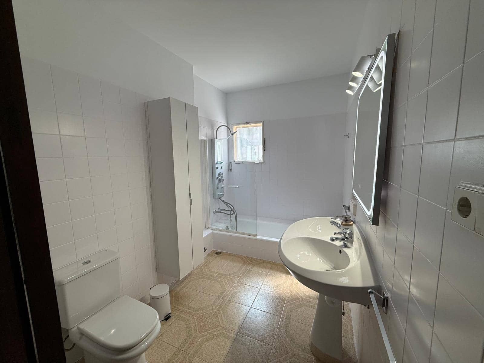 3 soverom Villa til leie i Alfaz del Pi / L'Alfas del Pi med svømmebasseng garasje - € 3 500 (Ref: 6566726)