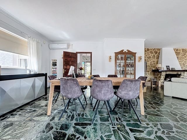 3 slaapkamer Villa te huur in Pueblo - Urbanizaciones, Alfaz del Pi / L'Alfàs del Pi met zwembad garage - € 3.500 (Ref: 6566726)