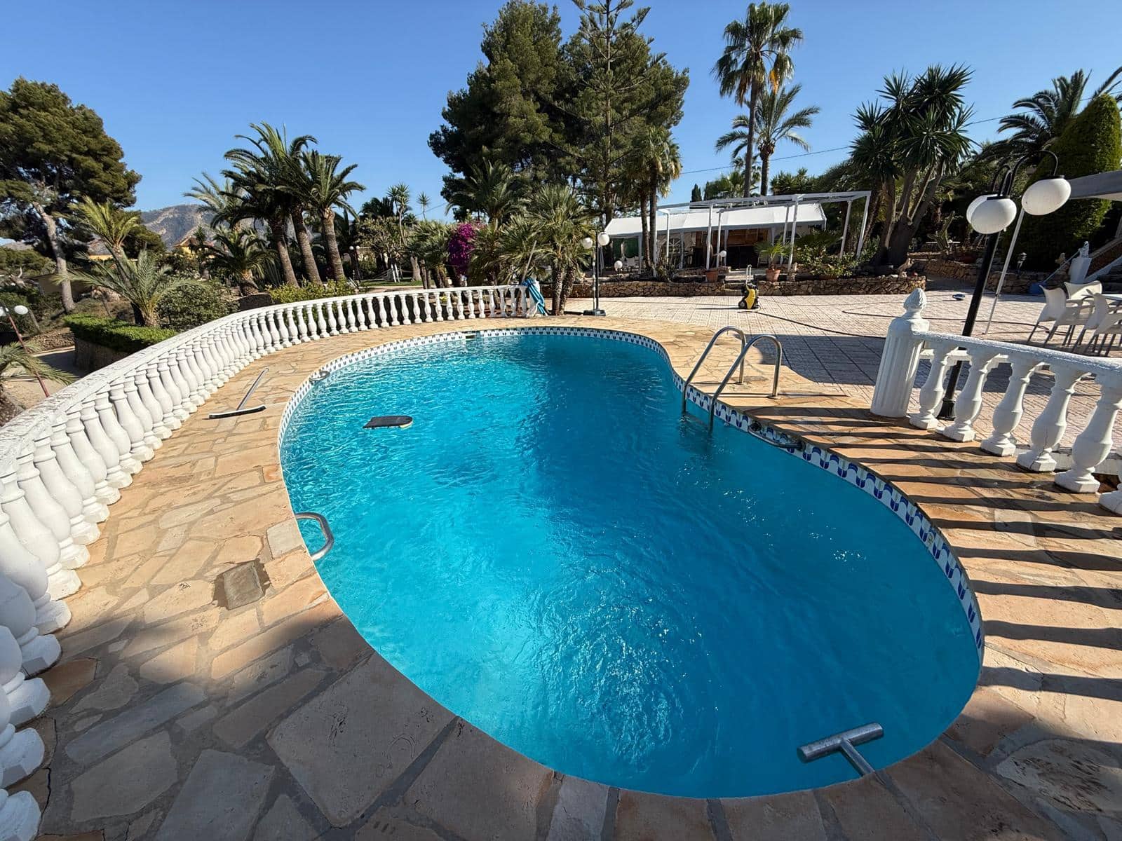3 soverom Villa til leie i Alfaz del Pi / L'Alfas del Pi med svømmebasseng garasje - € 3 500 (Ref: 6566726)