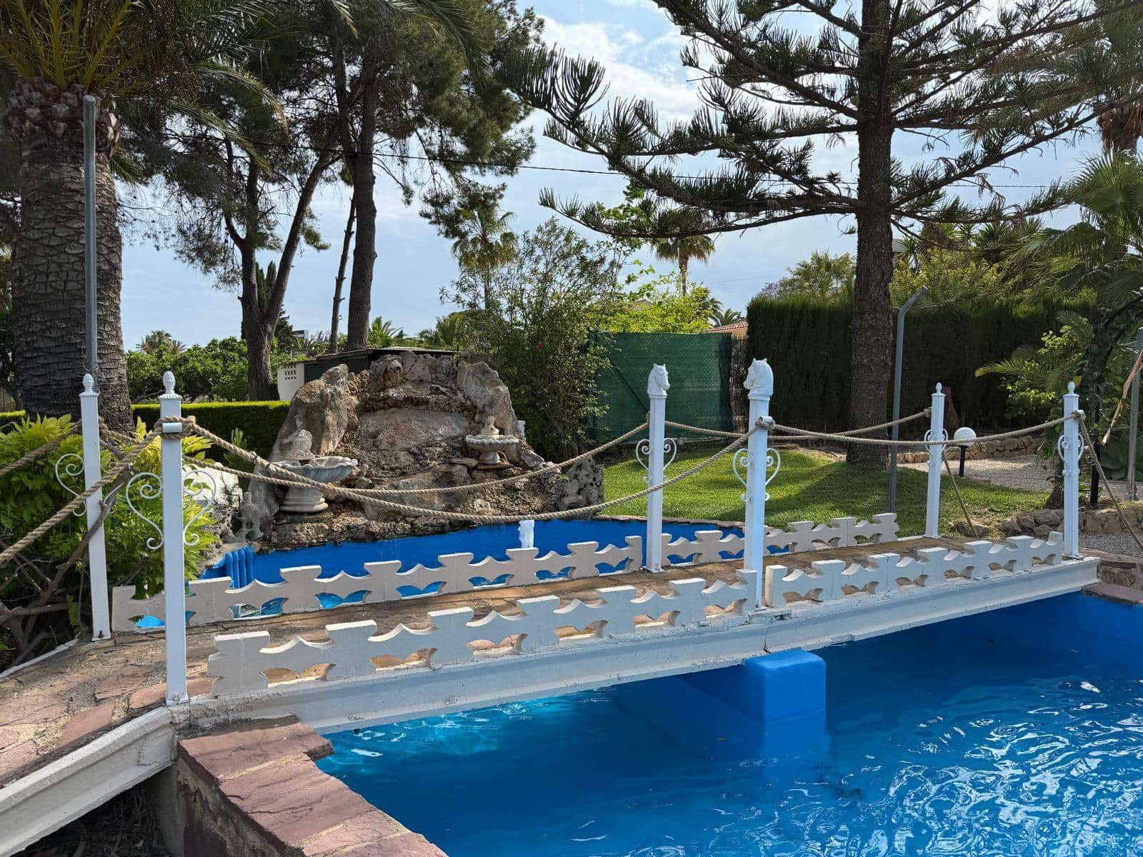 3 soverom Villa til leie i Alfaz del Pi / L'Alfas del Pi med svømmebasseng garasje - € 3 500 (Ref: 6566726)
