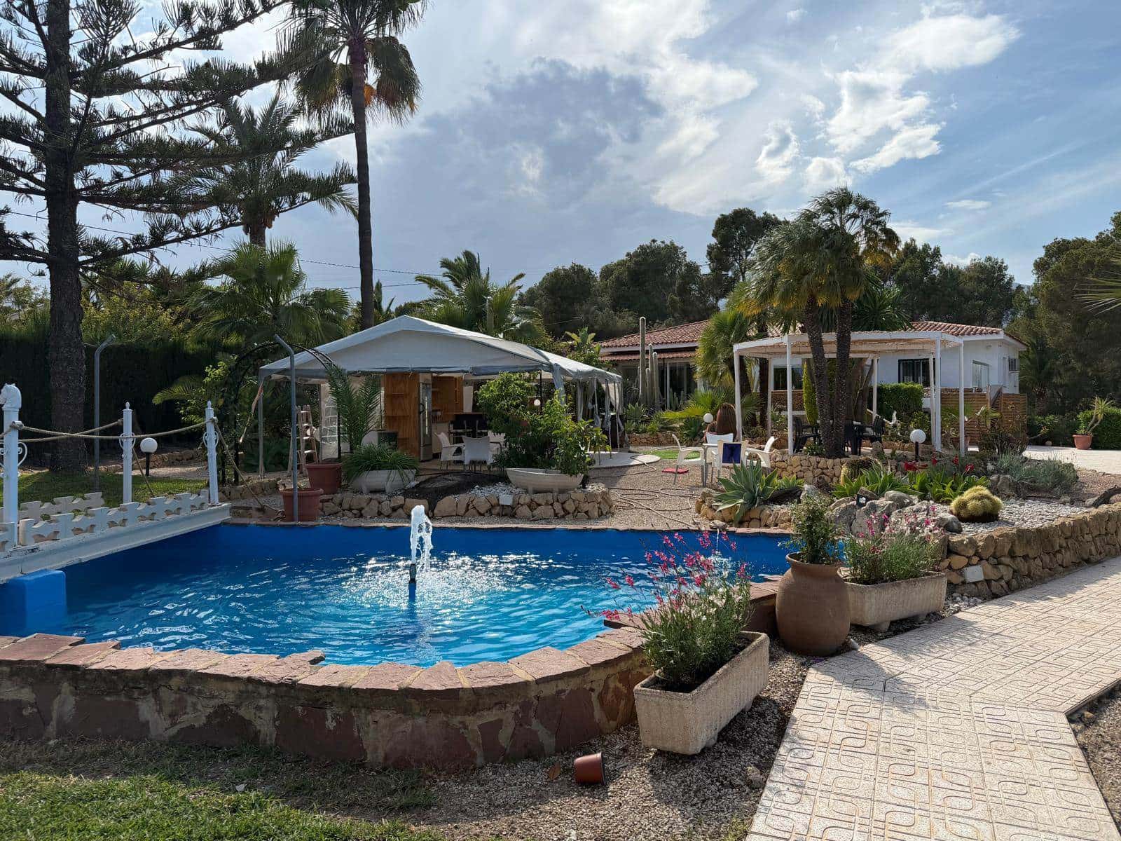 3 soverom Villa til leie i Alfaz del Pi / L'Alfas del Pi med svømmebasseng garasje - € 3 500 (Ref: 6566726)