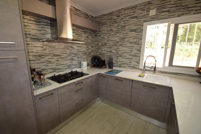 Chalet de 3 habitaciones en Pueblo - Urbanizaciones, Alfaz del Pi / L'Alfàs del Pi en venta con piscina garaje - 495.000 € (Ref: 6871068)