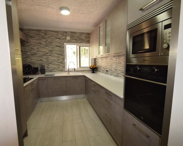 Chalet de 3 habitaciones en Pueblo - Urbanizaciones, Alfaz del Pi / L'Alfàs del Pi en venta con piscina garaje - 495.000 € (Ref: 6871068)