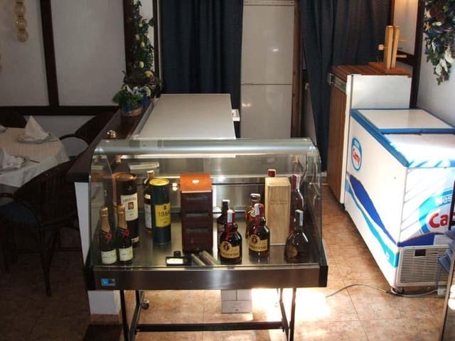 1 soverom Kommersiell til salgs i Albir, Alfaz del Pi / L'Alfàs del Pi med garasje - € 947 368 (Ref: 6871084)