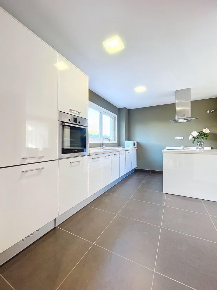 4 bedroom Villa for sale in Albir with pool garage - € 950,000 (Ref: 6871126)