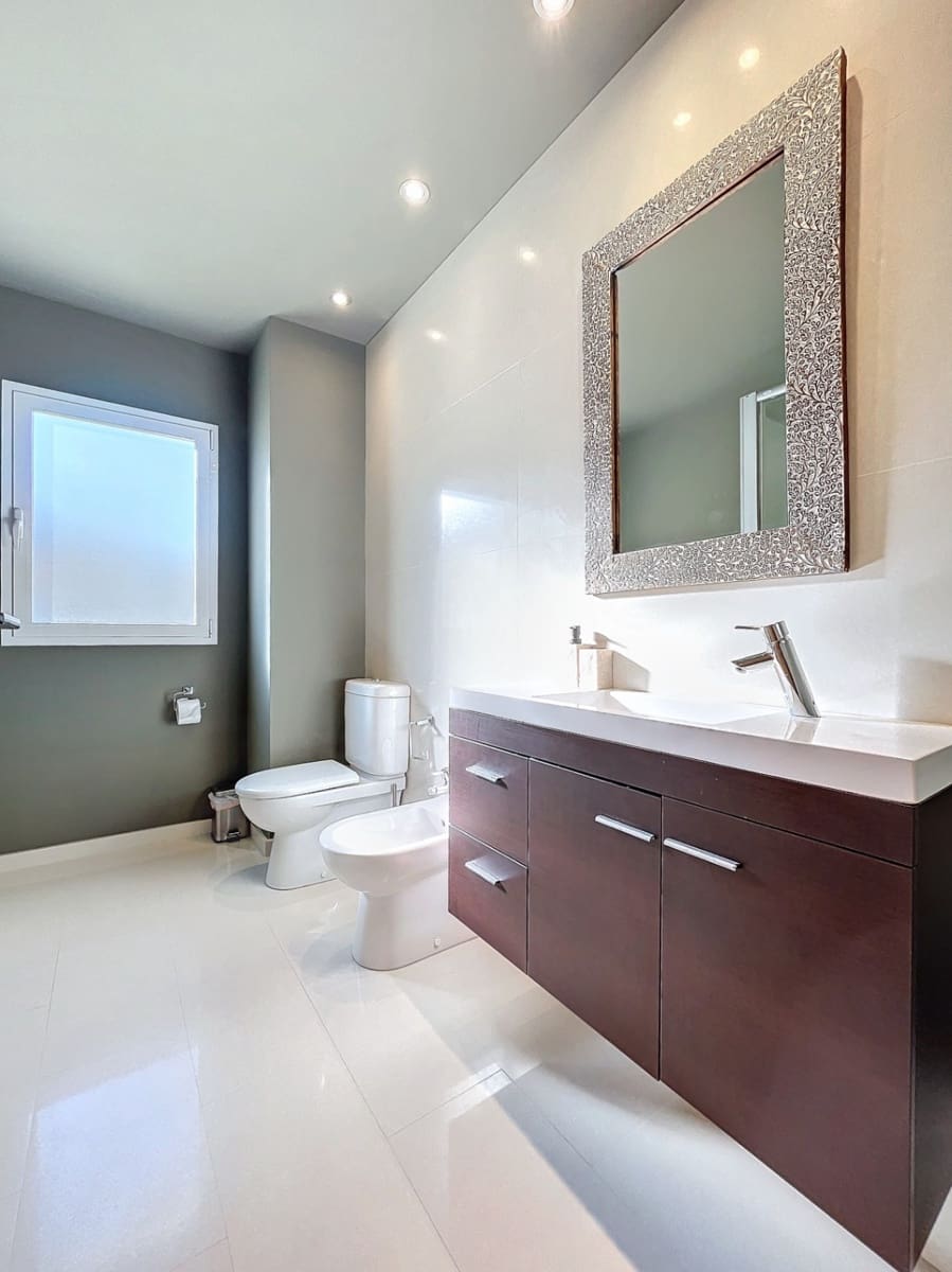 4 bedroom Villa for sale in Albir with pool garage - € 950,000 (Ref: 6871126)