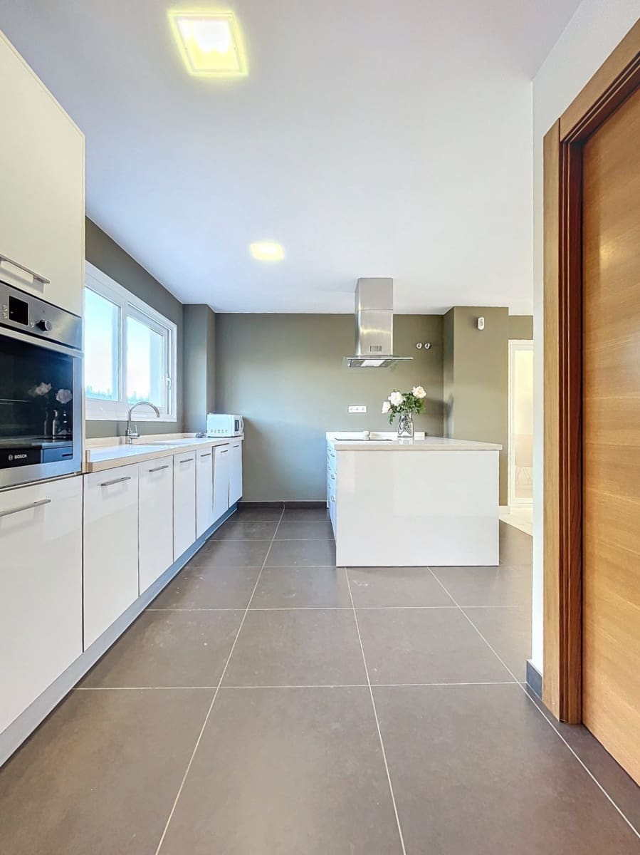 4 bedroom Villa for sale in Albir with pool garage - € 950,000 (Ref: 6871126)