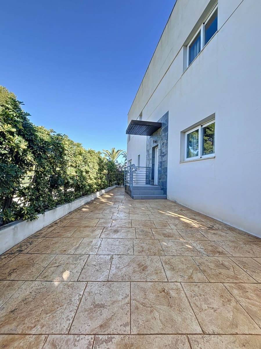 4 bedroom Villa for sale in Albir with pool garage - € 950,000 (Ref: 6871126)