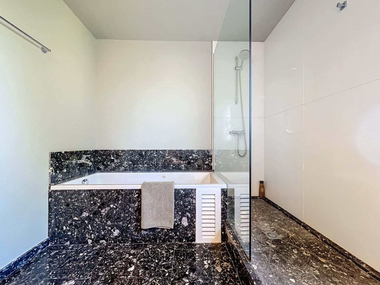 4 bedroom Villa for sale in Albir with pool garage - € 950,000 (Ref: 6871126)