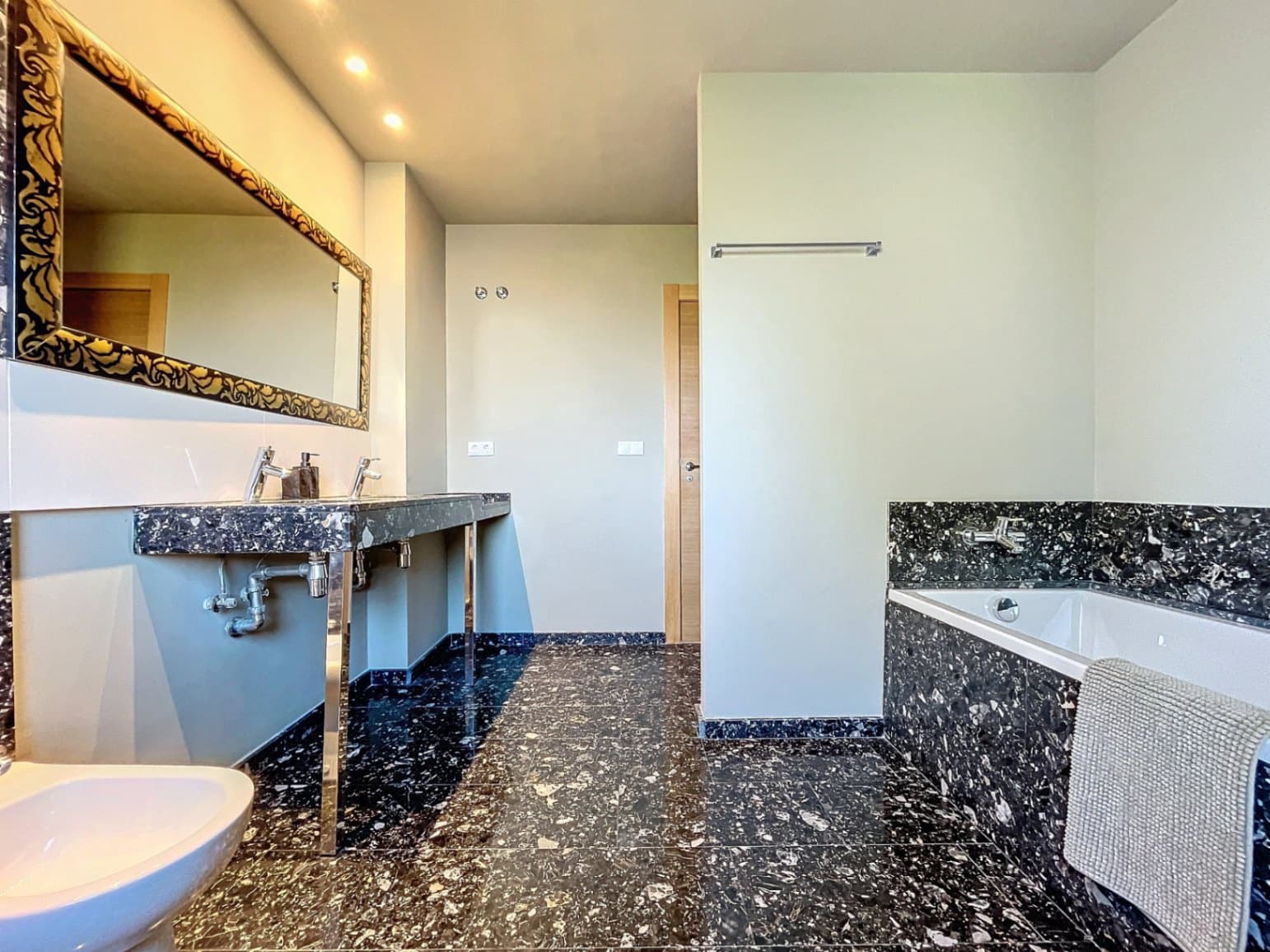 4 bedroom Villa for sale in Albir with pool garage - € 950,000 (Ref: 6871126)