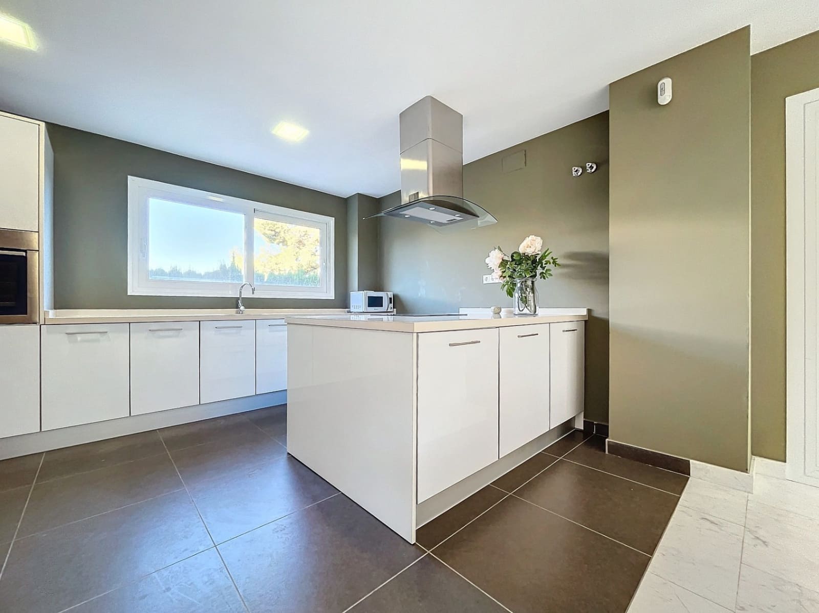 4 bedroom Villa for sale in Albir with pool garage - € 950,000 (Ref: 6871126)