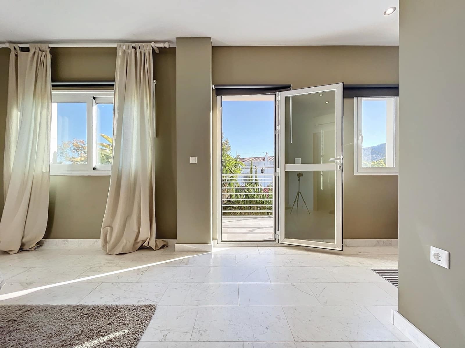 4 bedroom Villa for sale in Albir with pool garage - € 950,000 (Ref: 6871126)