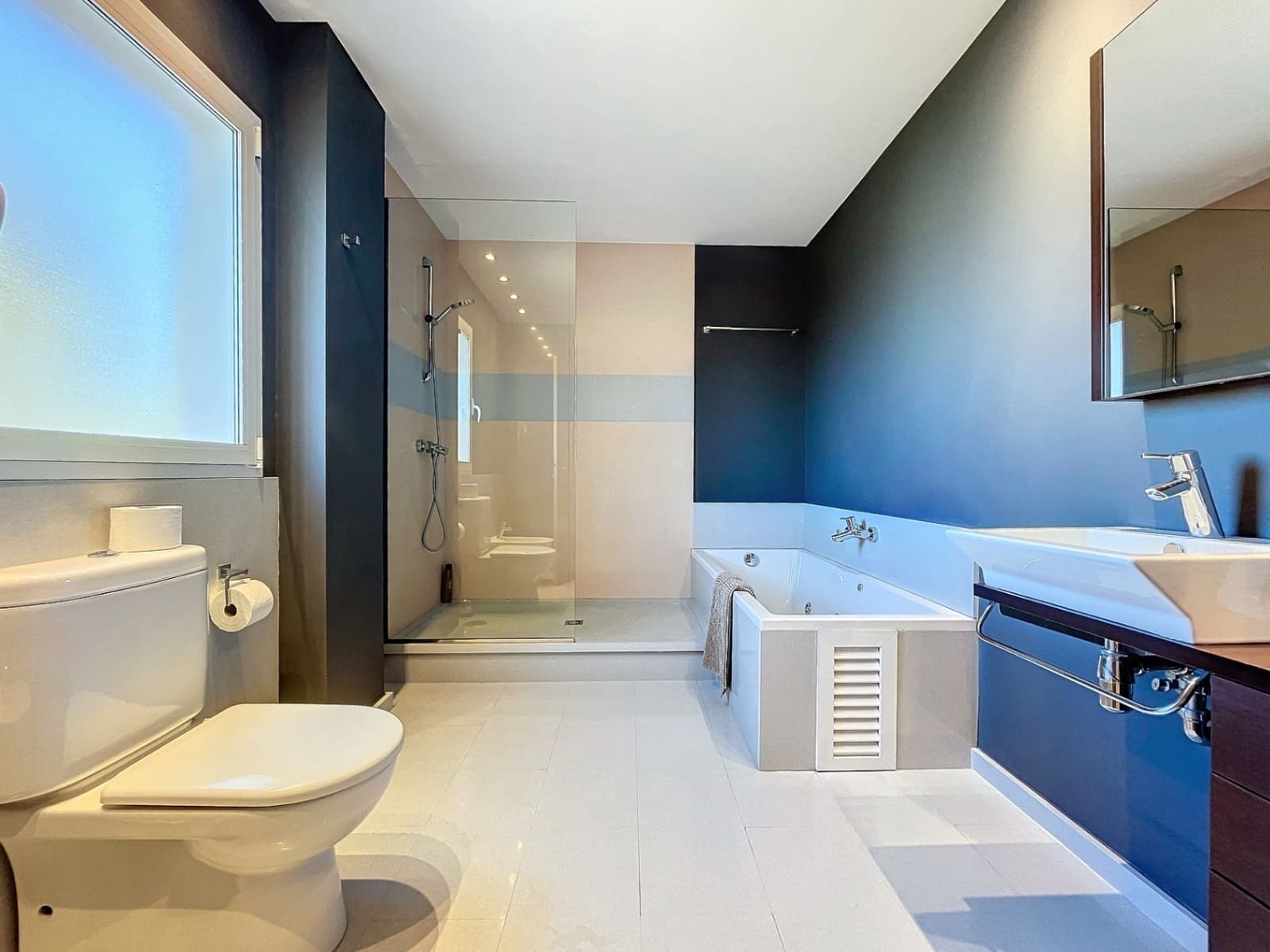 4 bedroom Villa for sale in Albir with pool garage - € 950,000 (Ref: 6871126)