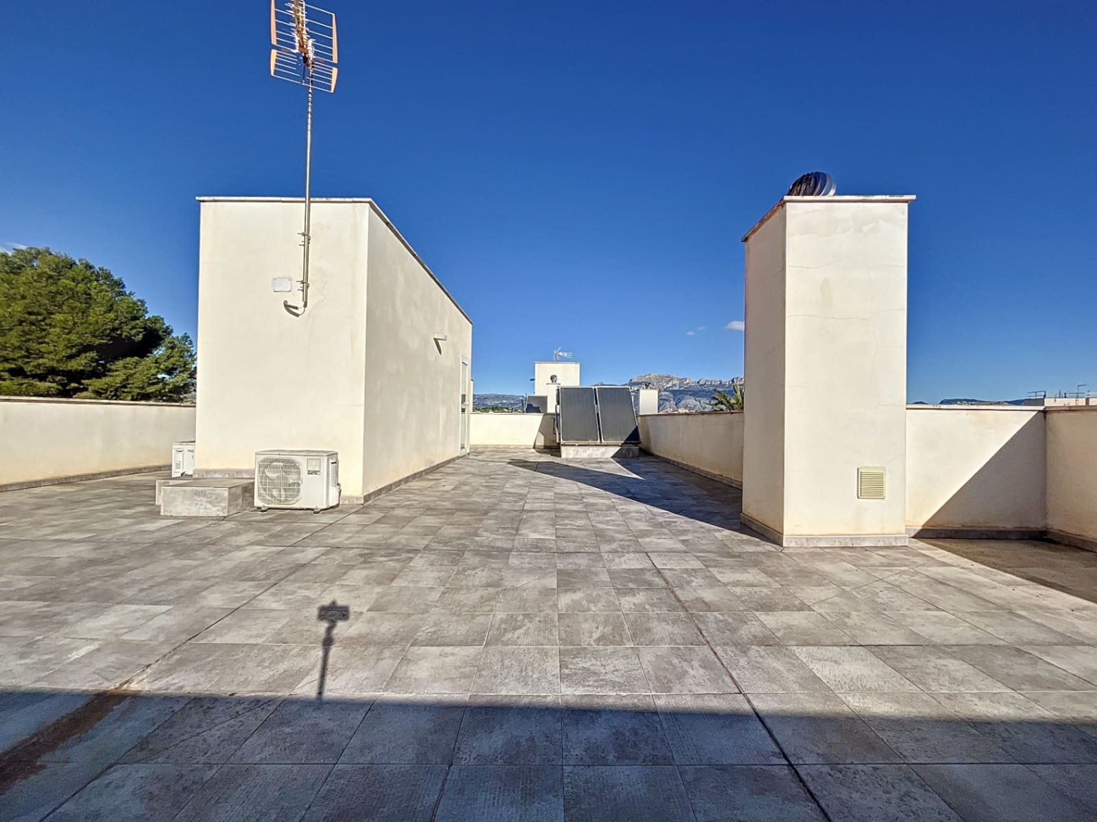 4 bedroom Villa for sale in Albir with pool garage - € 950,000 (Ref: 6871126)