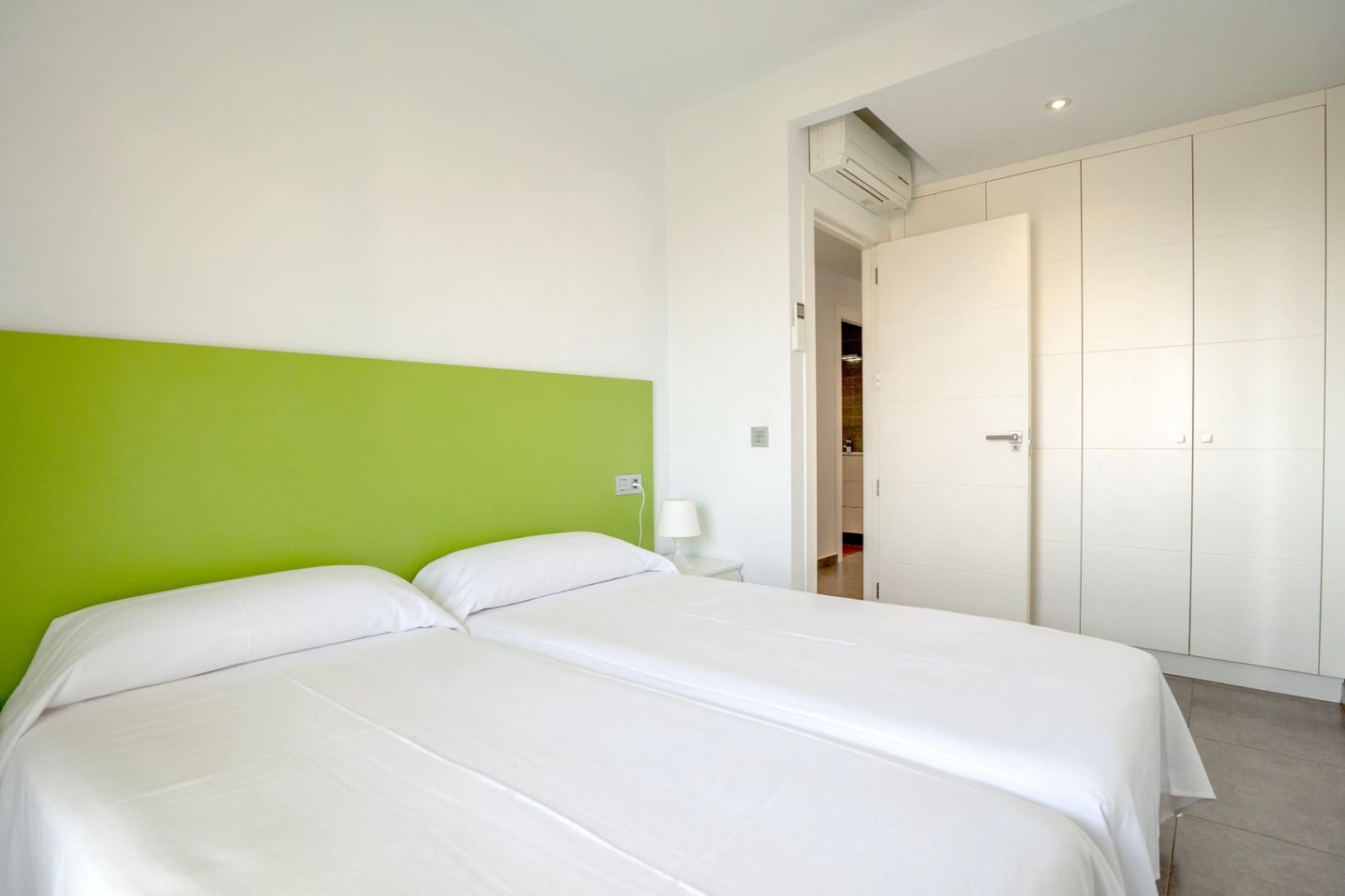 4 soverom Kjedet enebolig til salgs i Albir med svømmebasseng garasje - € 750 000 (Ref: 6871132)