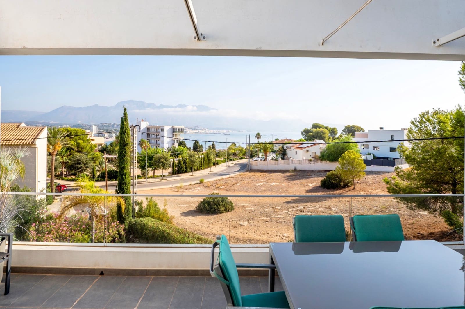 4 soverom Kjedet enebolig til salgs i Albir med svømmebasseng garasje - € 750 000 (Ref: 6871132)