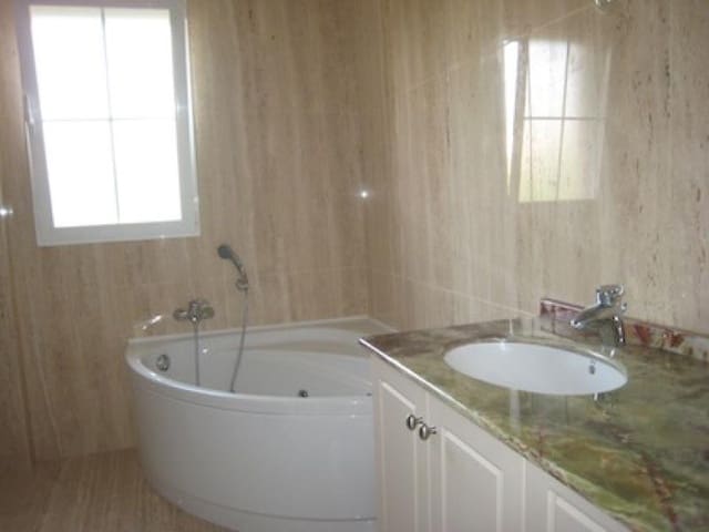 3 chambre Villa/Maison à vendre à Pueblo - Urbanizaciones, Alfaz del Pi / L'Alfàs del Pi avec piscine garage - 1 300 000 € (Ref: 6871147)