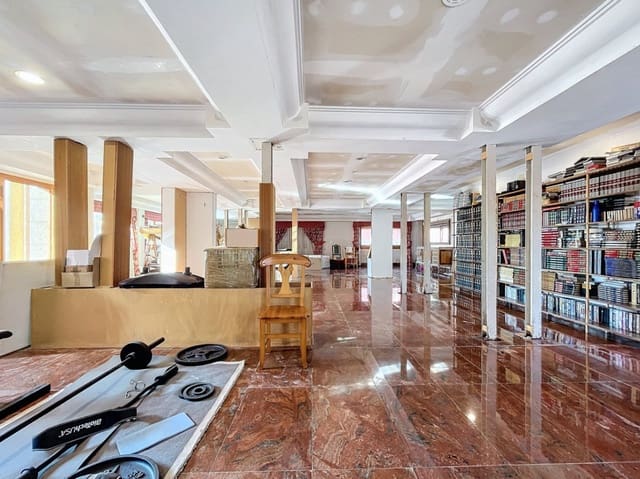 Chalet de 8 habitaciones en Pueblo - Urbanizaciones, Alfaz del Pi / L'Alfàs del Pi en venta con piscina garaje - 1.150.000 € (Ref: 6871173)