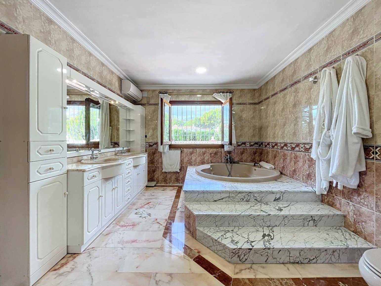 8 soveværelse Villa til salg i Alfaz del Pi / L'Alfas del Pi med swimmingpool garage - € 1.150.000 (Ref: 6871173)