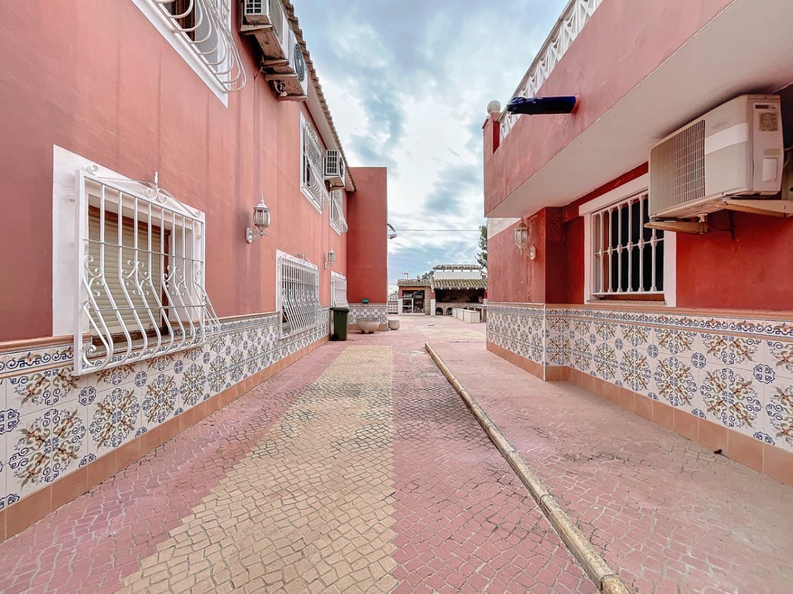 8 soveværelse Villa til salg i Alfaz del Pi / L'Alfas del Pi med swimmingpool garage - € 1.150.000 (Ref: 6871173)