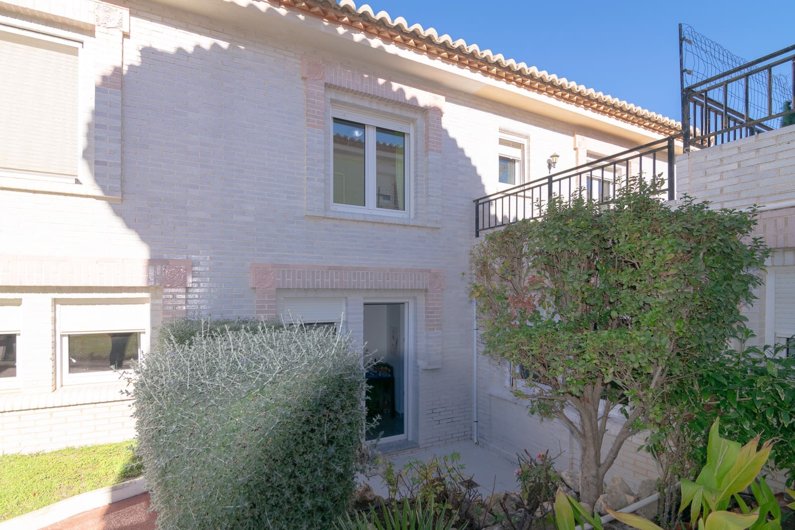 5 soverom Kjedet enebolig til salgs i Albir med svømmebasseng - € 520 000 (Ref: 6871230)