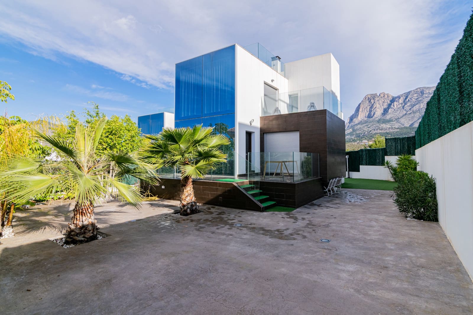 4 bedroom Villa for sale in Finestrat with pool garage - € 560,000 (Ref: 6871258)