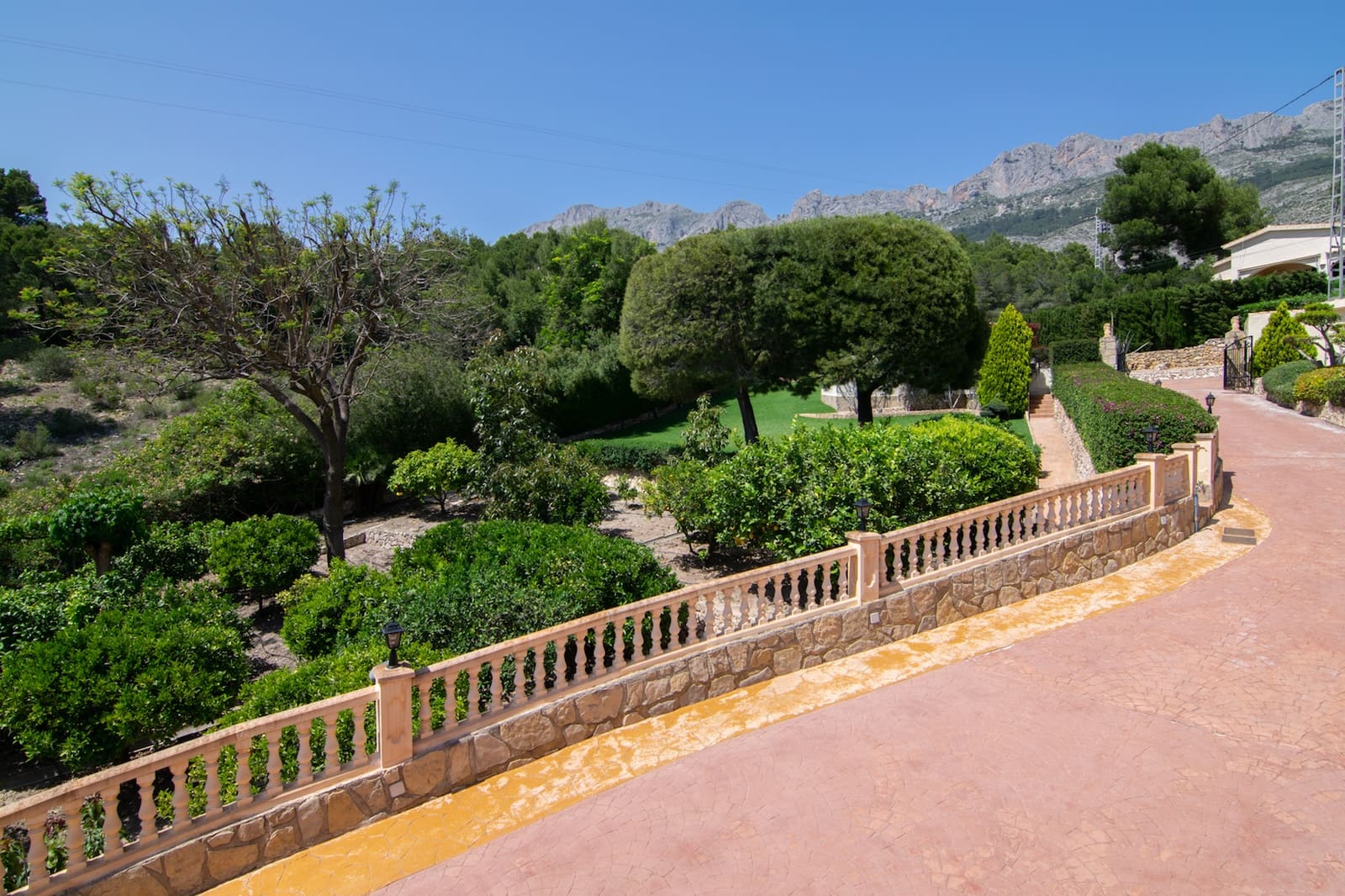 5 bedroom Villa for sale in Altea la Vella with pool garage - € 1,295,000 (Ref: 6889102)