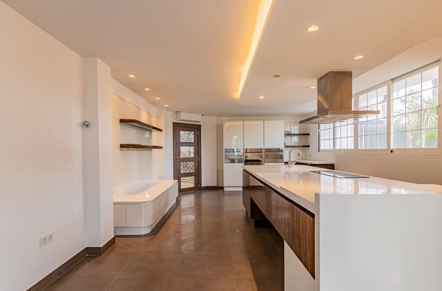 6 chambre Villa/Maison à vendre à Pueblo - Urbanizaciones, Alfaz del Pi / L'Alfàs del Pi avec piscine garage - 1 510 000 € (Ref: 7180452)