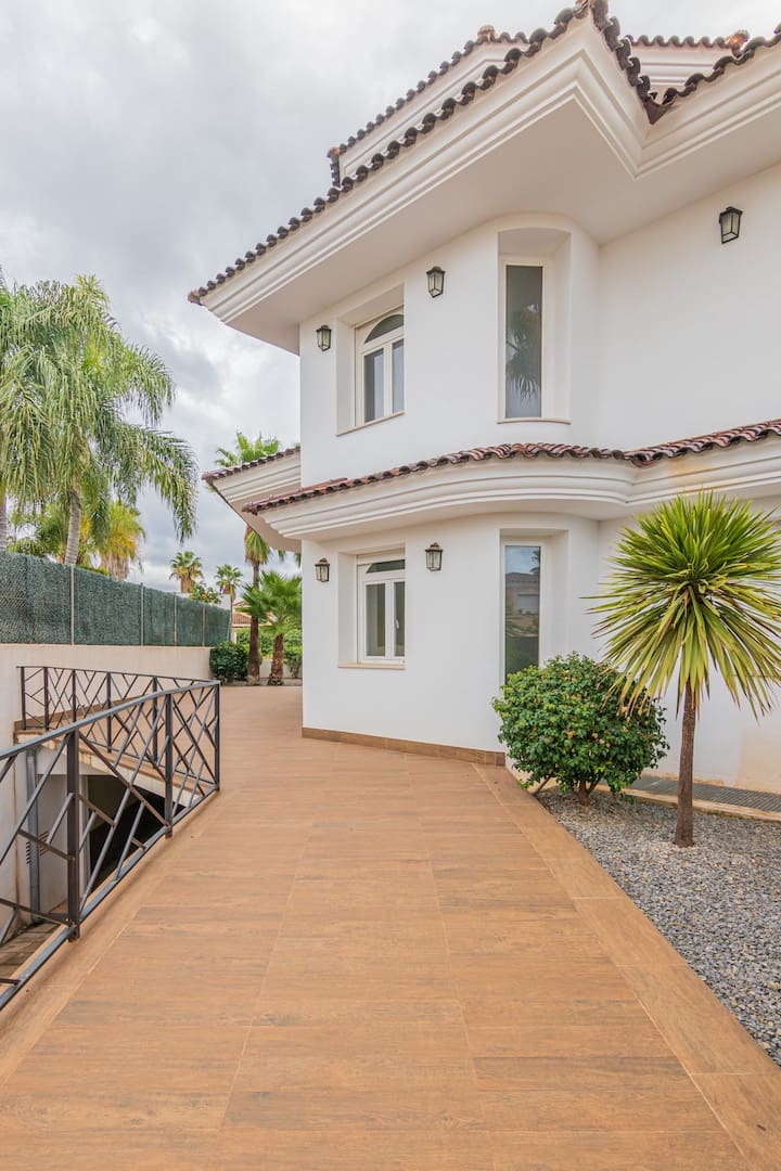 6 chambre Villa/Maison à vendre à Alfaz del Pi / L'Alfas del Pi avec piscine garage - 1 510 000 € (Ref: 7180452)