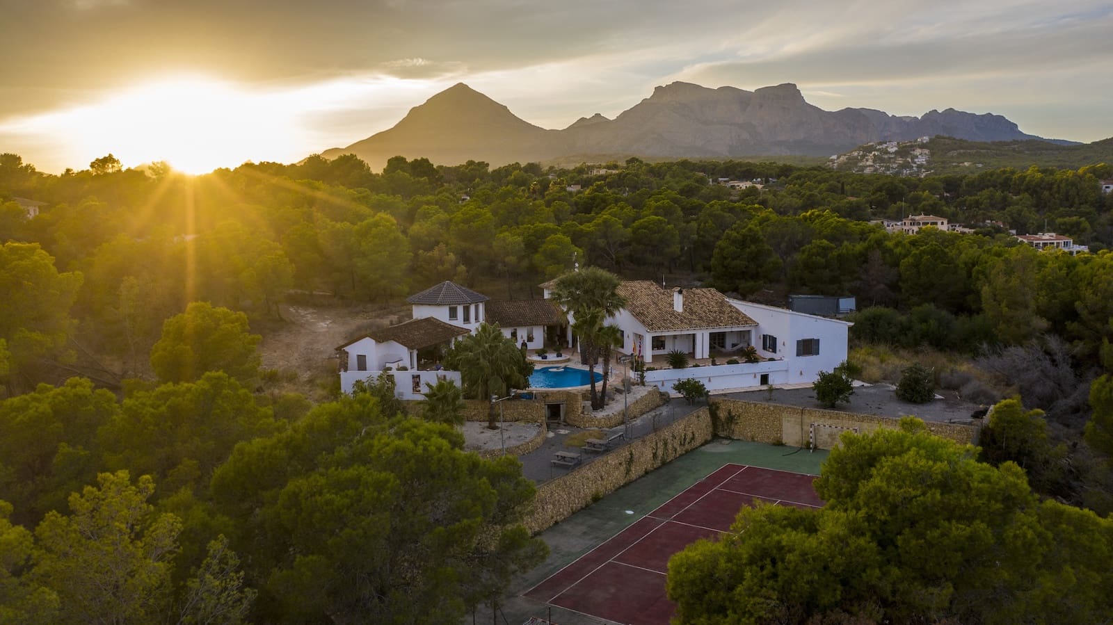 7 chambre Villa/Maison à vendre à Alfaz del Pi / L'Alfas del Pi avec piscine garage - 1 550 000 € (Ref: 7385876)