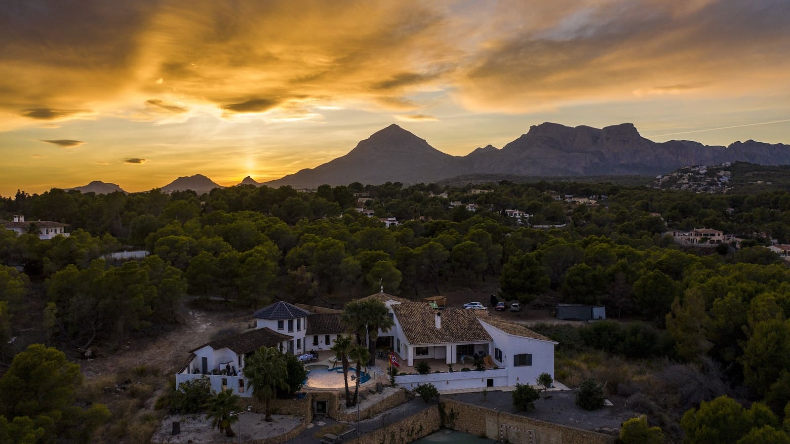 7 chambre Villa/Maison à vendre à Alfaz del Pi / L'Alfas del Pi avec piscine garage - 1 550 000 € (Ref: 7385876)