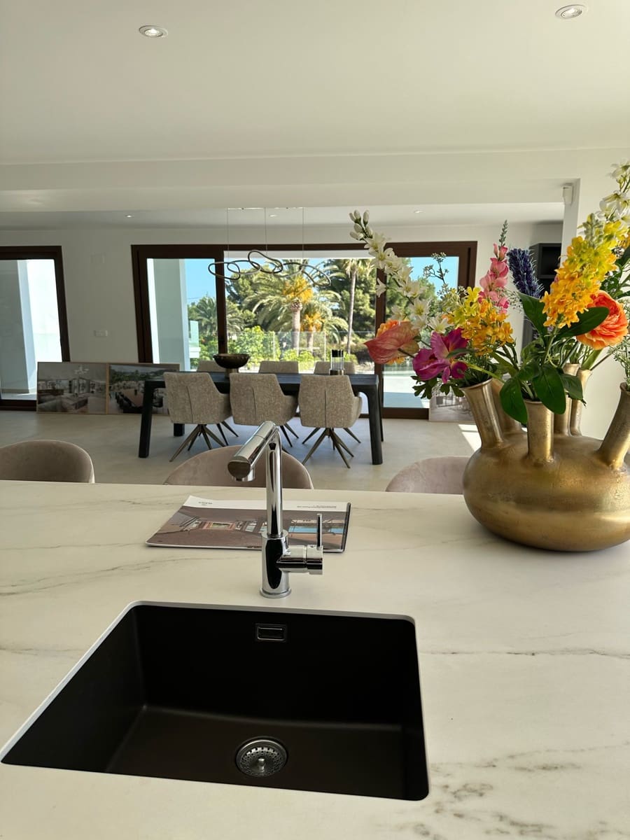 5 bedroom Villa for sale in Altea with pool garage - € 2,250,000 (Ref: 7414372)