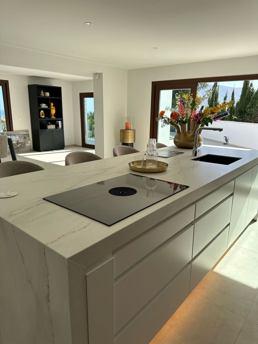 5 bedroom Villa for sale in Altea with pool garage - € 2,250,000 (Ref: 7414372)