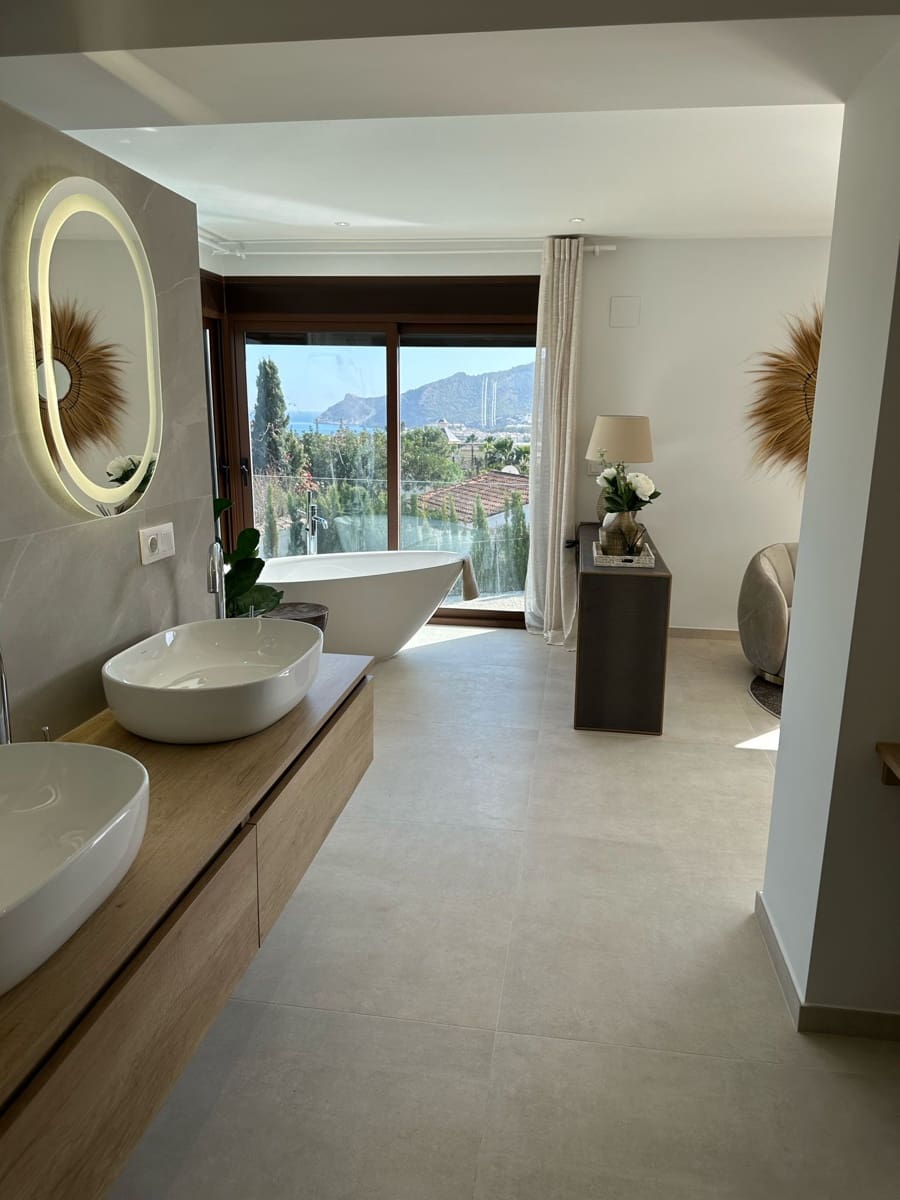 5 bedroom Villa for sale in Altea with pool garage - € 2,250,000 (Ref: 7414372)